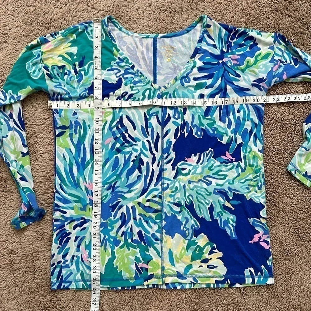 LILLY PULITZER Luxletic Wade and Sea SPF 50 Treena
Long Sleeve V-neck - Picture 9 of 9